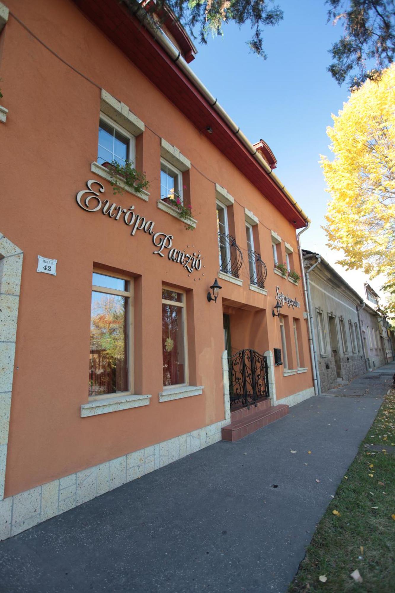 Europa Panzio Bed & Breakfast เอ็กเกอร์ ภายนอก รูปภาพ